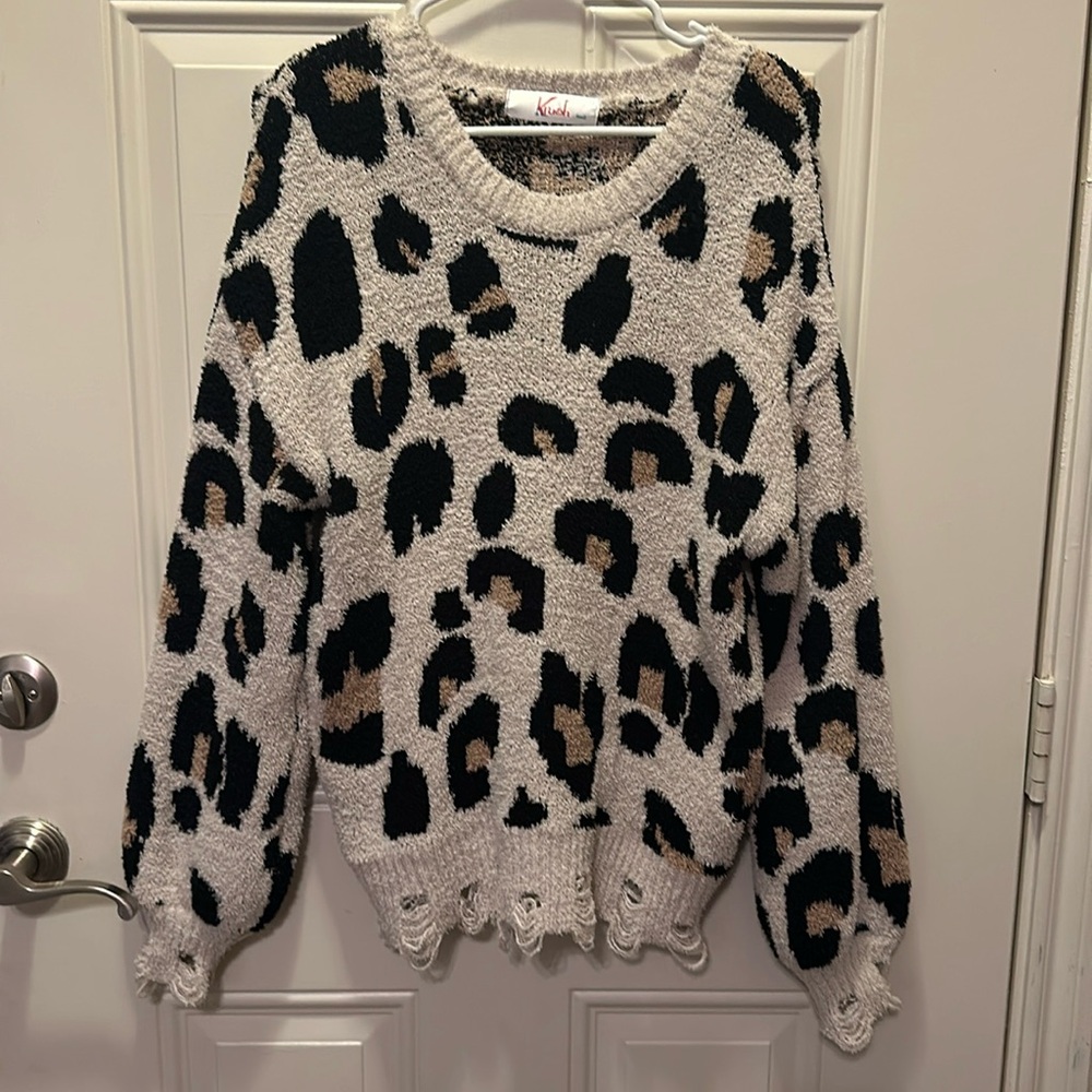 Krush women’s Fuzzy Leopard Crewneck Sweater / Size S / J-56